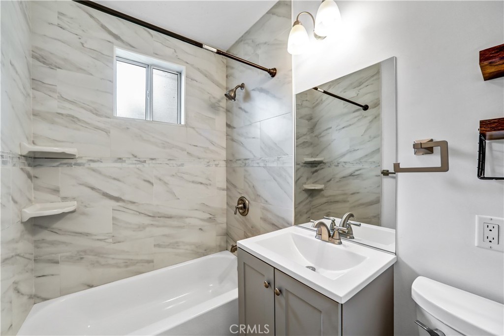 https://media.crmls.org/medias/eb71dcfa-75b3-4e7d-9a41-351b4703b4a0.jpg?preset=X-Large