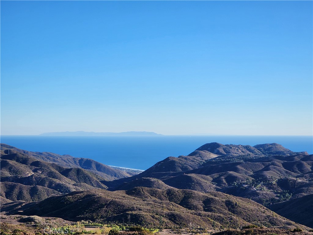 https://media.crmls.org/medias/eb71fa1a-4a10-4d43-b0a8-60e0a7b8f66f.jpg?preset=X-Large