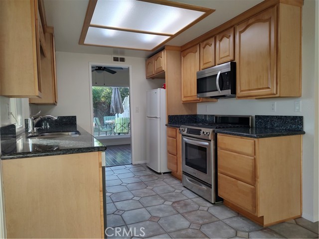 Detail Gallery Image 13 of 23 For 2894 Overland Ct, Highland,  CA 92346 - 4 Beds | 2 Baths