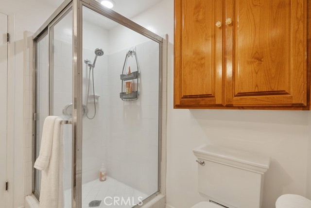 419 N Oakhurst Drive, Beverly Hills CA: https://media.crmls.org/medias/eb73485e-280d-4a74-b045-2fb98b95d692.jpg
