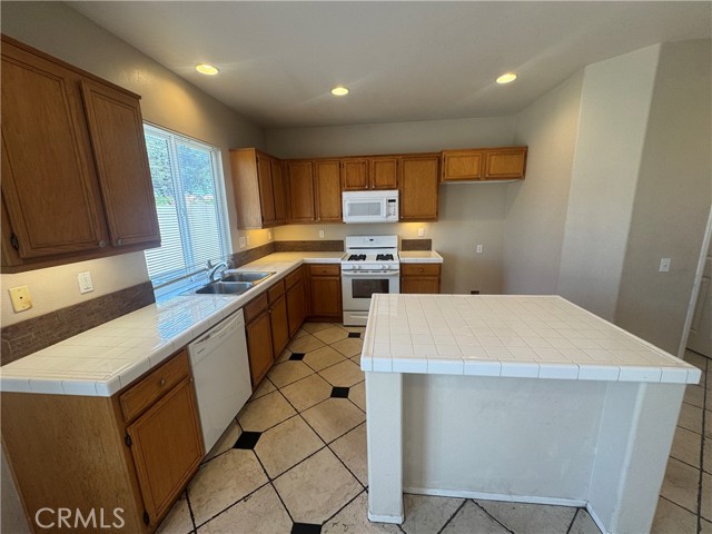 531 Corte San Pablo, Perris CA: https://media.crmls.org/medias/eb75d3b0-0d20-4fc3-88b6-340b14934a35.jpg
