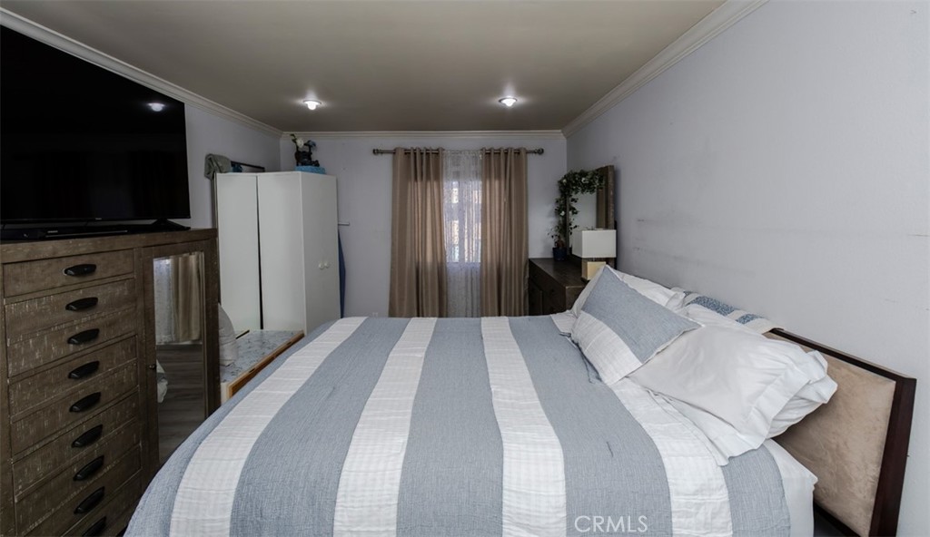 https://media.crmls.org/medias/eb77ac8d-29ba-40c9-84c3-83c08e3e11fb.jpg?preset=X-Large