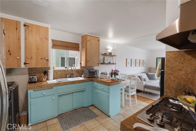 729 Longfellow Avenue, Hermosa Beach CA: https://media.crmls.org/medias/eb77b16e-5469-4305-b119-3e683824a65f.jpg