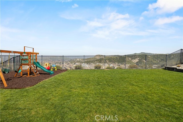 Detail Gallery Image 2 of 71 For 18751 Cedar Crest Dr, Canyon Country,  CA 91387 - 5 Beds | 3 Baths