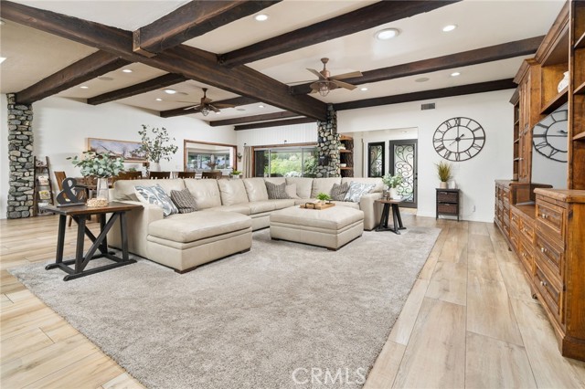 Detail Gallery Image 3 of 39 For 1098 W 25th Street, Upland,  CA 91784 - 4 Beds | 3 Baths