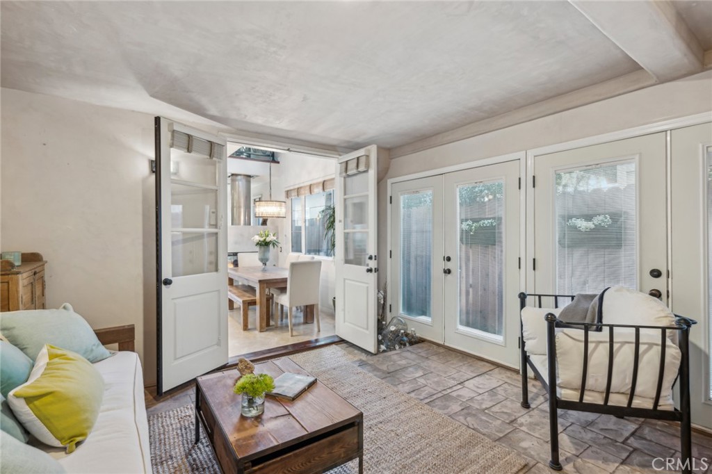 MLS #OC25275591 image #10