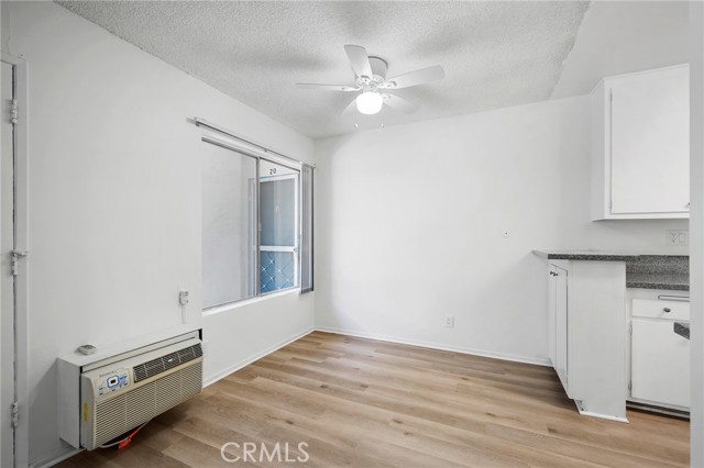 1422 N Curson Avenue, Los Angeles CA: https://media.crmls.org/medias/eb7853b5-136b-4f47-bb2d-14e2413cde98.jpg
