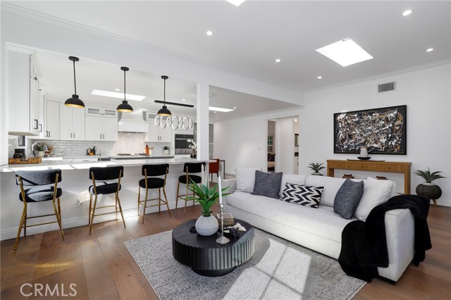 543 N Gardner Street, Los Angeles CA: https://media.crmls.org/medias/eb79356e-51b5-4aed-a1cc-0ea70c155f5f.jpg