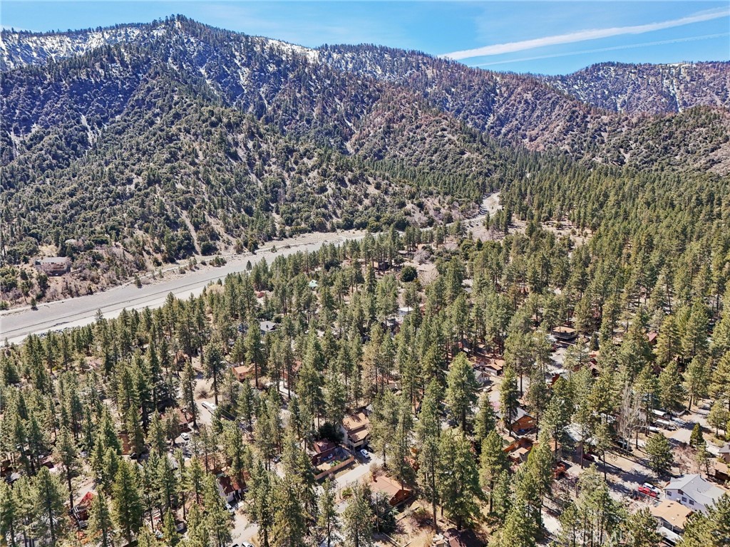 https://media.crmls.org/medias/eb793dec-31b0-4682-9b8d-6b0991faf431.jpg?preset=X-Large