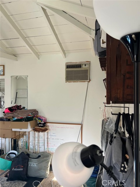 9312 Garden View Avenue, South Gate CA: https://media.crmls.org/medias/eb79a2d3-42ff-4751-8ed2-848a1dbe6d33.jpg