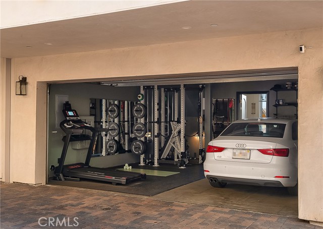 Image 51 of 53 For 734 Parkman