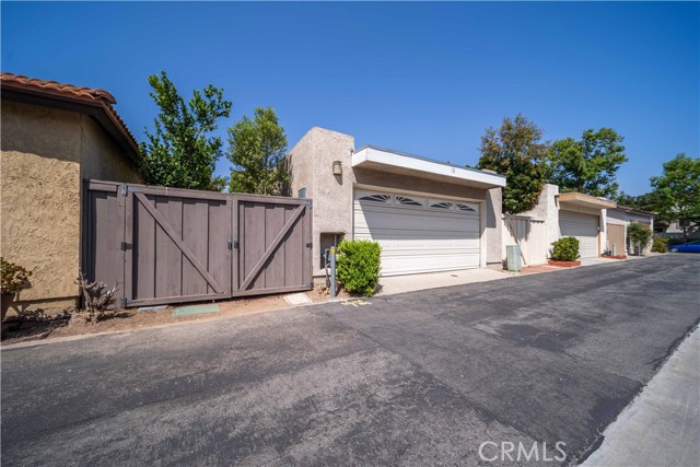 10 Windrow, Irvine CA: https://media.crmls.org/medias/eb7acfd6-948b-42a3-a8ae-f85c44fa1d2b.jpg