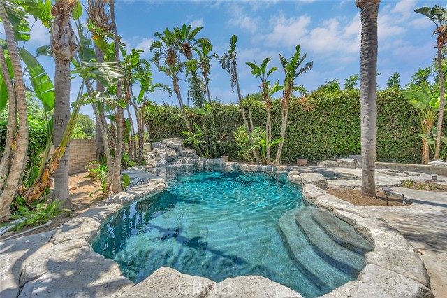 6041 Calle Mirador, Yorba Linda CA: https://media.crmls.org/medias/eb7baec3-7fdc-4377-a75b-1658009fea07.jpg