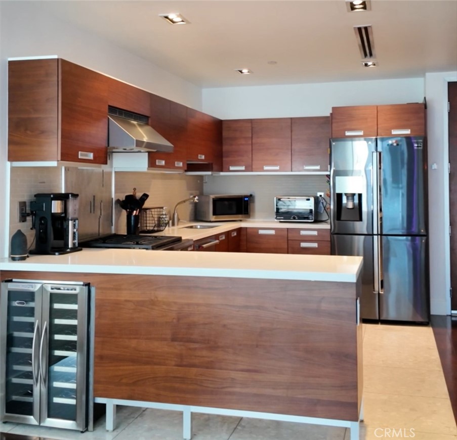 Eb7bb909 B677 405a 891b Fabfd4e27e0a