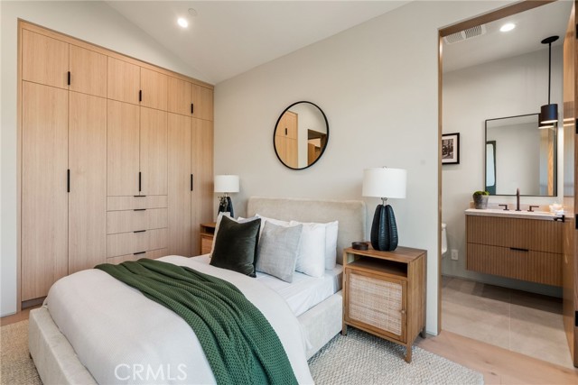 Detail Gallery Image 25 of 42 For 4245 Bellaire Ave, Studio City,  CA 91604 - 5 Beds | 5/1 Baths