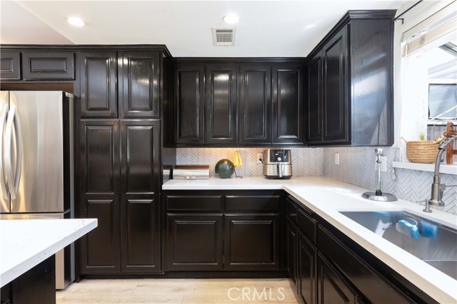 19922 Carmania Lane, Huntington Beach CA: https://media.crmls.org/medias/eb7c53f4-44a6-4710-8714-9501e3822c99.jpg
