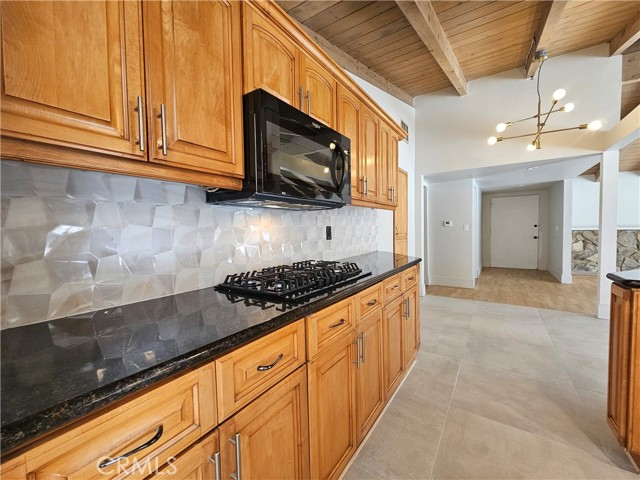 Detail Gallery Image 26 of 37 For 17530 Tuba St, Northridge,  CA 91325 - 4 Beds | 2/1 Baths