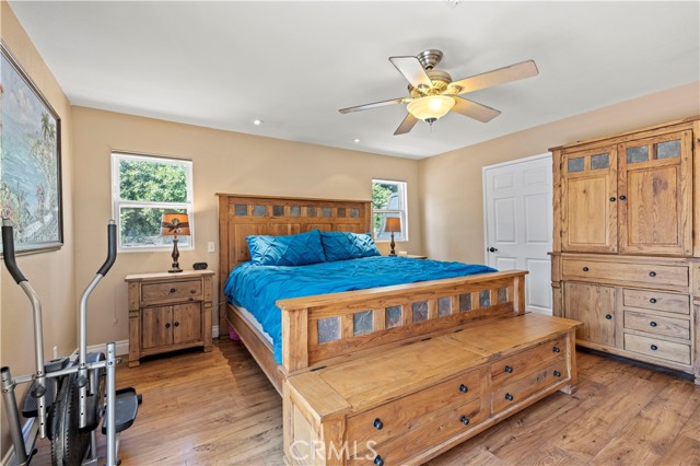 26927 Cuatro Milpas Street, Valencia CA: https://media.crmls.org/medias/eb7e7668-898c-4c10-8519-4d1499006861.jpg