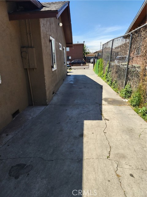 147 E 95th Street, Los Angeles CA: https://media.crmls.org/medias/eb7eb1f6-12d6-4a9a-9a84-cd93e34288ff.jpg