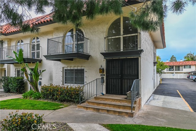 Detail Gallery Image 1 of 1 For 4060 Loma Riviera Cir, San Diego,  CA 92110 - 3 Beds | 2 Baths