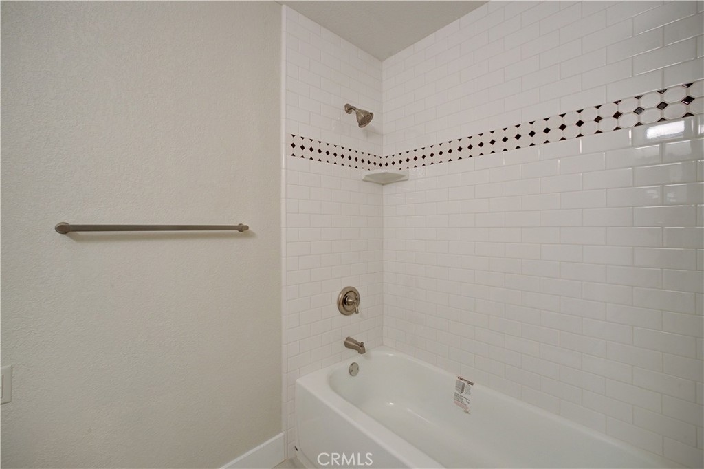 https://media.crmls.org/medias/eb7fd0ef-cf23-4128-a28f-86d30a89f7ab.jpg?preset=X-Large