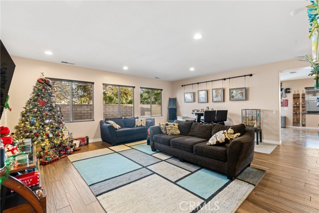 Detail Gallery Image 7 of 43 For 1449 Underhill Ct, Beaumont,  CA 92223 - 4 Beds | 3/1 Baths