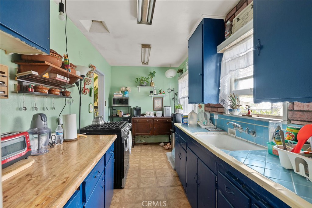 https://media.crmls.org/medias/eb8010ee-6b41-409f-b368-b4e6cc2e7681.jpg?preset=X-Large