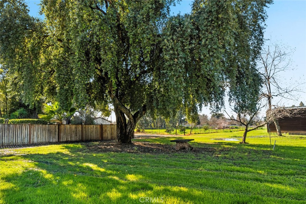 https://media.crmls.org/medias/eb80c731-5f86-460c-acc5-8c5f1631d139.jpg?preset=X-Large