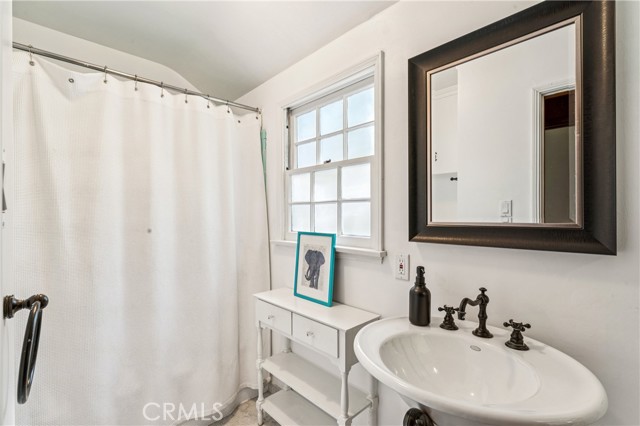 Detail Gallery Image 26 of 58 For 222 Holiday, Lake Arrowhead,  CA 92352 - 3 Beds | 2 Baths