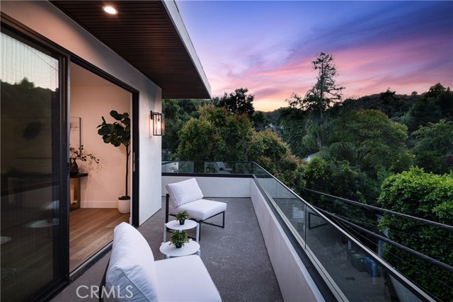 Detail Gallery Image 37 of 46 For 9836 Yoakum Dr, Beverly Hills,  CA 90210 - 5 Beds | 4 Baths