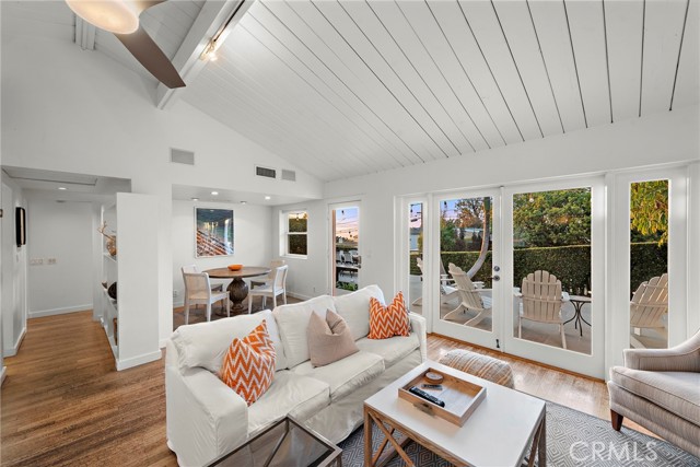 Detail Gallery Image 2 of 23 For 595 Bluebird Canyon Dr, Laguna Beach,  CA 92651 - 2 Beds | 2 Baths