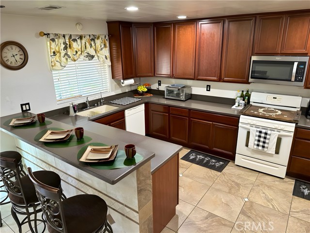 Detail Gallery Image 11 of 45 For 37133 Dawson Dr, Palmdale,  CA 93550 - 4 Beds | 2 Baths