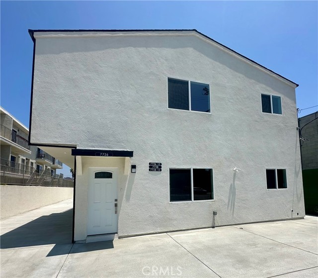 7726 Laurel Canyon Boulevard, North Hollywood CA: https://media.crmls.org/medias/eb825c51-5ec6-406c-80fa-3560be217ed2.jpg
