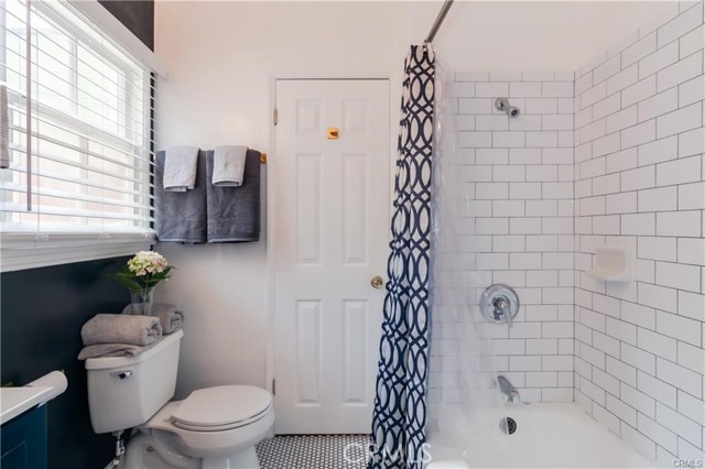 Detail Gallery Image 10 of 13 For 4266 Troost, Studio City,  CA 91604 - 1 Beds | 1 Baths