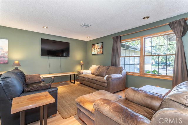 Detail Gallery Image 8 of 33 For 16728 Celtic, Granada Hills,  CA 91344 - 3 Beds | 2 Baths