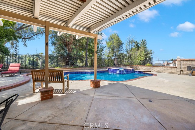 2304 Trickling Creek Drive, La Verne CA: https://media.crmls.org/medias/eb82d0e2-6b7b-4de2-afad-818835721f7d.jpg