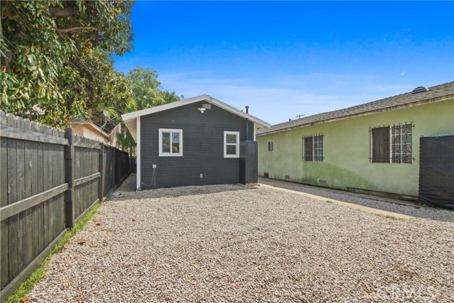 9525 Holmes Avenue, Los Angeles CA: https://media.crmls.org/medias/eb8348a9-b2bf-4492-a99e-4b822003bd79.jpg