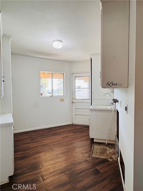 12257 Skywood Court, Riverside CA: https://media.crmls.org/medias/eb8428df-c5a3-487a-aad7-5ad940e7557d.jpg