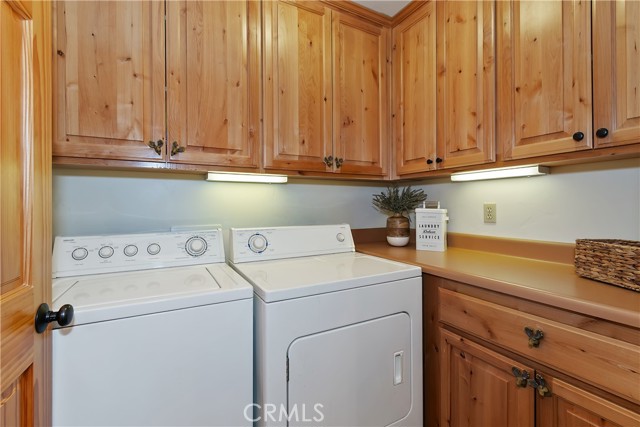 379 Fawntrail Place, Big Bear Lake CA: https://media.crmls.org/medias/eb843198-5717-4875-817d-2e256839ccd4.jpg