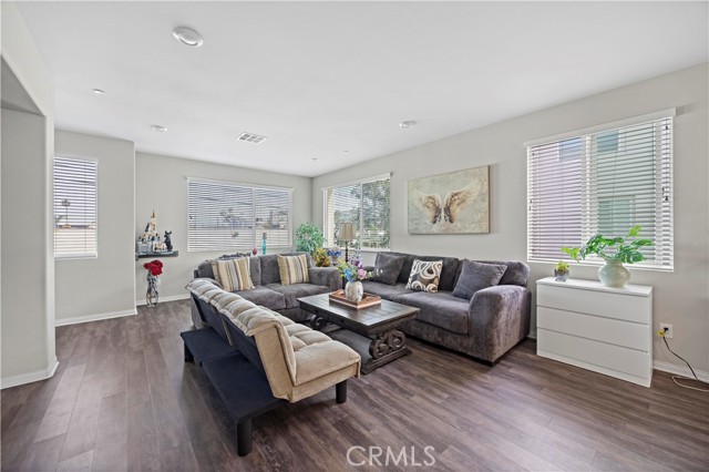 Detail Gallery Image 3 of 37 For 14404 Kiwi Ln #6,  Gardena,  CA 90247 - 4 Beds | 3/1 Baths