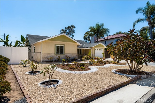 Detail Gallery Image 4 of 49 For 1033 Linden Pl, Costa Mesa,  CA 92627 - 4 Beds | 2/1 Baths