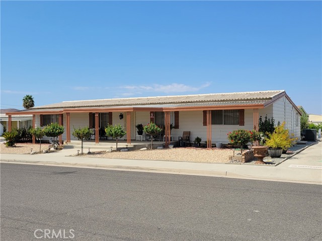 Detail Gallery Image 8 of 29 For 950 via Del Mesa, Hemet,  CA 92543 - 3 Beds | 2 Baths