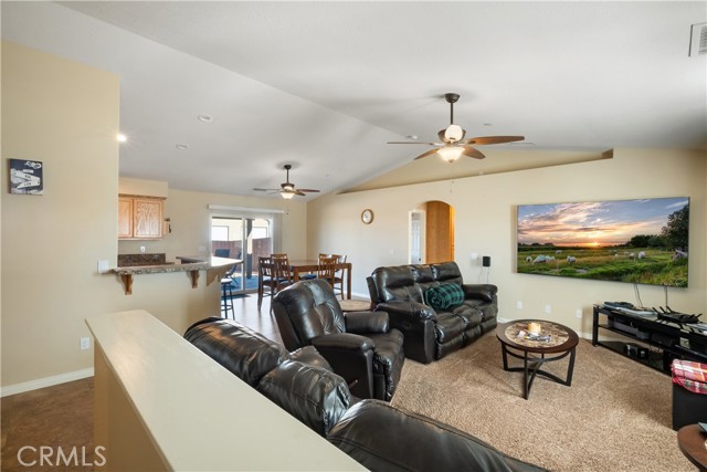 Detail Gallery Image 3 of 33 For 18798 Mojave, Hesperia,  CA 92345 - 3 Beds | 2 Baths