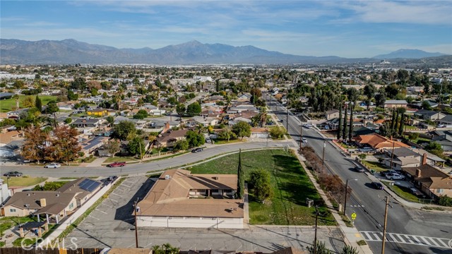 711 W C, Colton CA: https://media.crmls.org/medias/eb8814a9-dddc-4a66-a578-6c55165d04c5.jpg