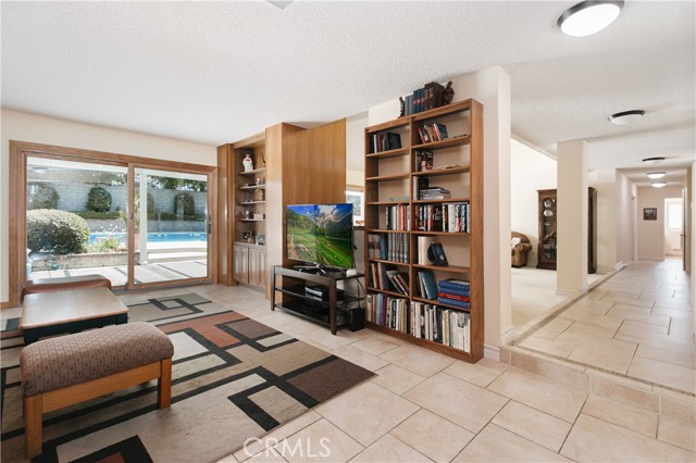 10200 Bothwell Road, Northridge CA: https://media.crmls.org/medias/eb894ef3-6f64-41cb-b992-7b415a01ae78.jpg
