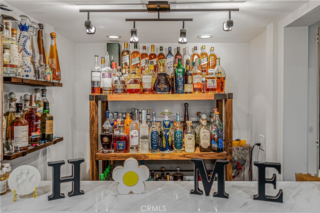 https://media.crmls.org/medias/eb8a537e-b7e4-4108-a499-25f7b110e744.jpg?preset=X-Large