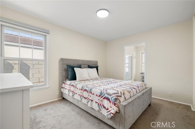 2109 N Dymond Street, Burbank CA: https://media.crmls.org/medias/eb8acb0f-1ebb-43f0-8579-a8b51bd46fee.jpg