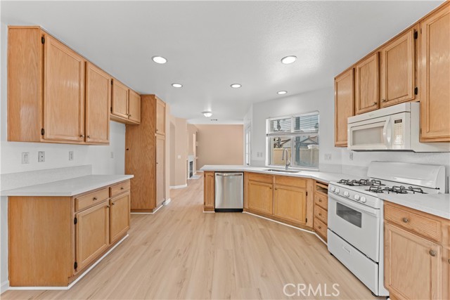 Detail Gallery Image 5 of 52 For 31868 Corte Montoya, Temecula,  CA 92592 - 4 Beds | 3 Baths