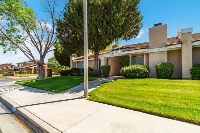 44114 30th W Street, Lancaster CA: https://media.crmls.org/medias/eb8d2680-3032-4fcc-b613-8565d2852983.jpg