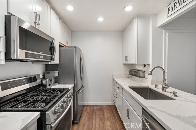 Detail Gallery Image 3 of 28 For 2323 Huntington St #904,  Huntington Beach,  CA 92648 - 3 Beds | 2 Baths